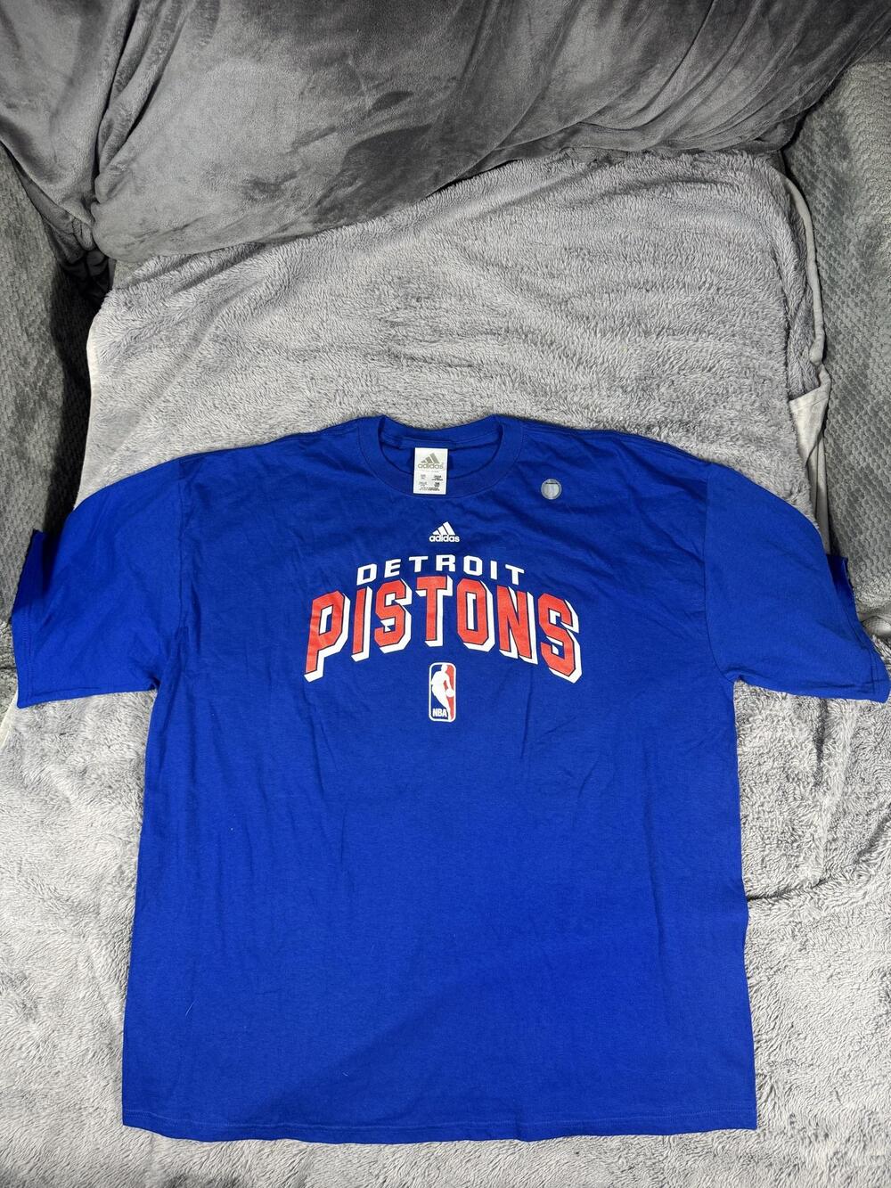 Detroit Pistons Shirt Mens 2XL Blue NBA Basketball Adidas Graphic Tee Crewneck